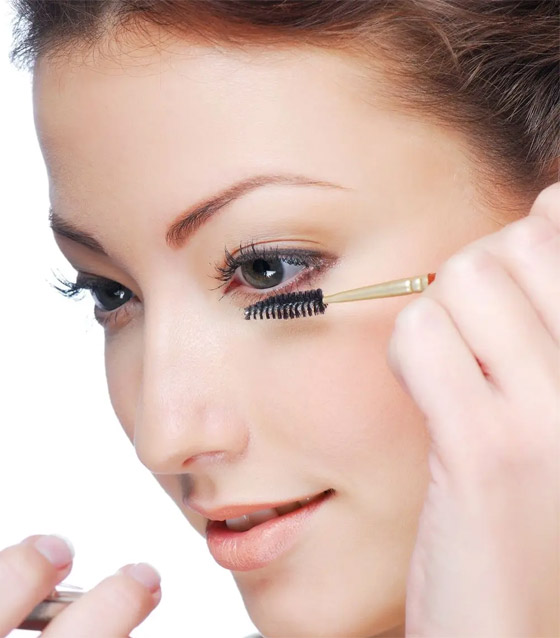 لإطلالة لافتة.. 9 حيل لتعزيز نمو الرموش بسرعة كبيرة صورة رقم 7