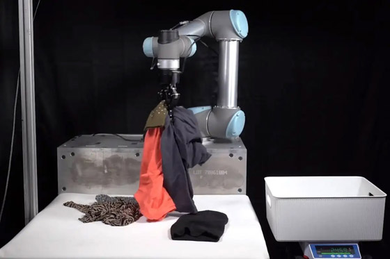 ابتكار روبوت جديد يُريح الأمهات من عناء جمع وترتيب الملابس.. فيديو صورة رقم 1