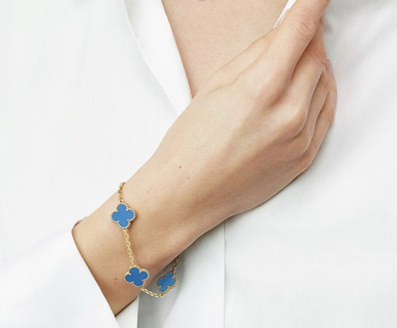 اختاري منها ما يناسبك.. أساور راقية مثالية لشتاء 2024 صورة رقم 2