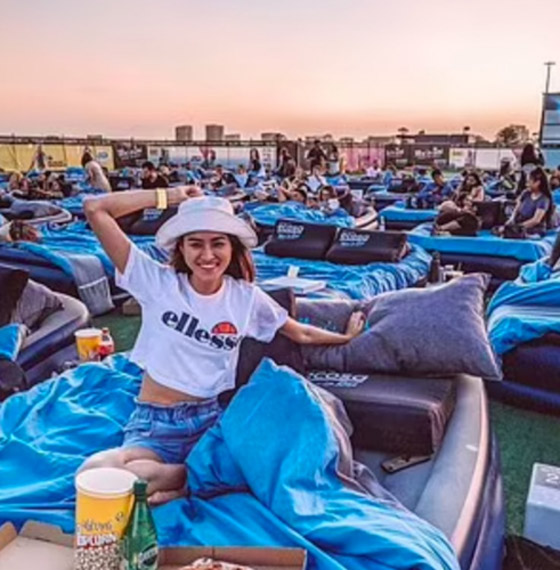 سينما في الهواء الطلق مزودة بـ 150 سريراً في أستراليا صورة رقم 2