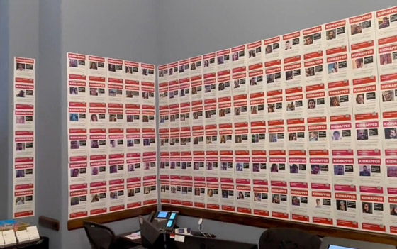 أهالي المختطفين الإسرائيليين لدى حركة حماس يتخذون خطوة لتسريع الإفراج عنهم.. صورة رقم 2 أهالي المختطفين الإسرائيليين لدى حركة حماس يتخذون خطوة لتسريع الإفراج عنهم.. صورة رقم 2