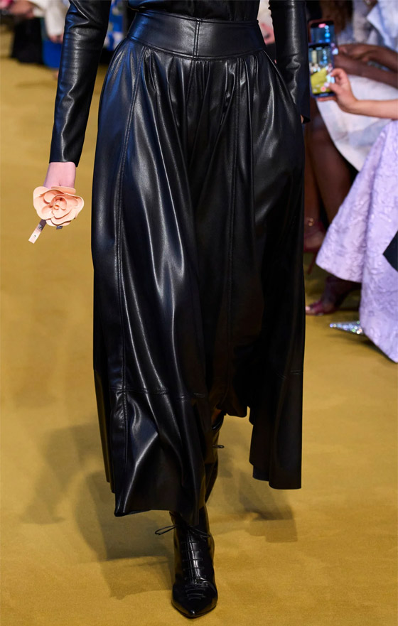 بالصور: أجمل موديلات تنانير شتوية طويلة للمحجبات موضة 2024 صورة رقم 4