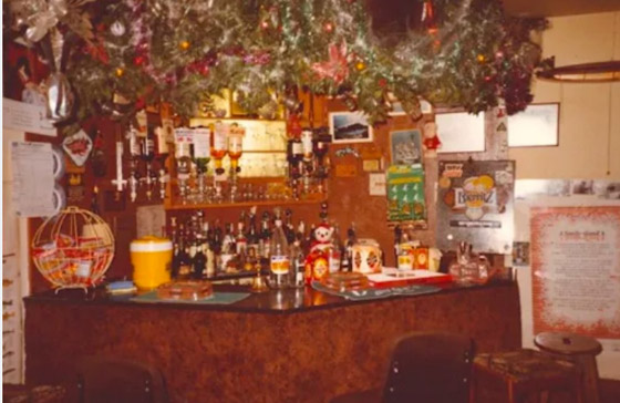 سبعيني يحتفل بالكريسماس بآلاف قطع الزينة ويحصل على لقب مميز صورة رقم 3