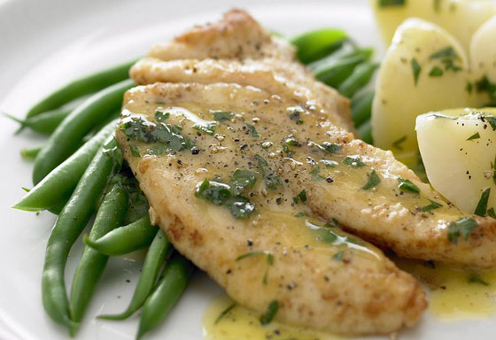 إليكم طريقة تحضير سمك فيليه بالبطاطس بصوص الزبدة الغني والشهي صورة رقم 3