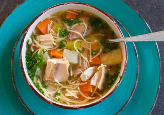 10 علاجات طبيعية لنزلات البرد والإنفلونزا.. جربوها هذا الشتاء صورة رقم 6