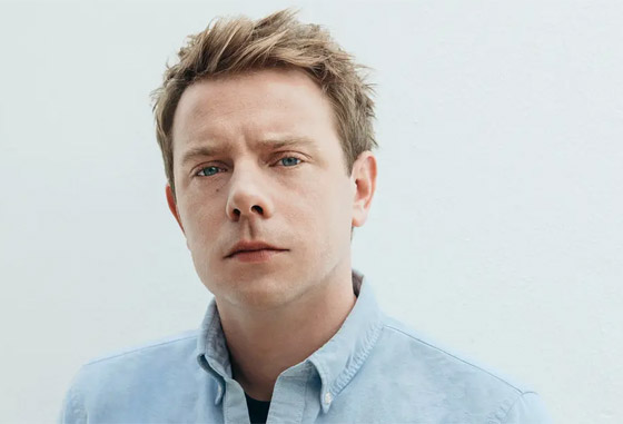 ما لا تعرفونه عن الأيرلندي جوناثان أندرسون.. أفضل مصمم للعام 2023 صورة رقم 11