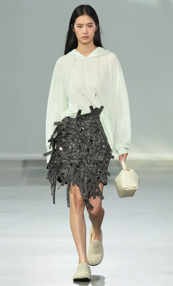 ما لا تعرفونه عن الأيرلندي جوناثان أندرسون.. أفضل مصمم للعام 2023 صورة رقم 2