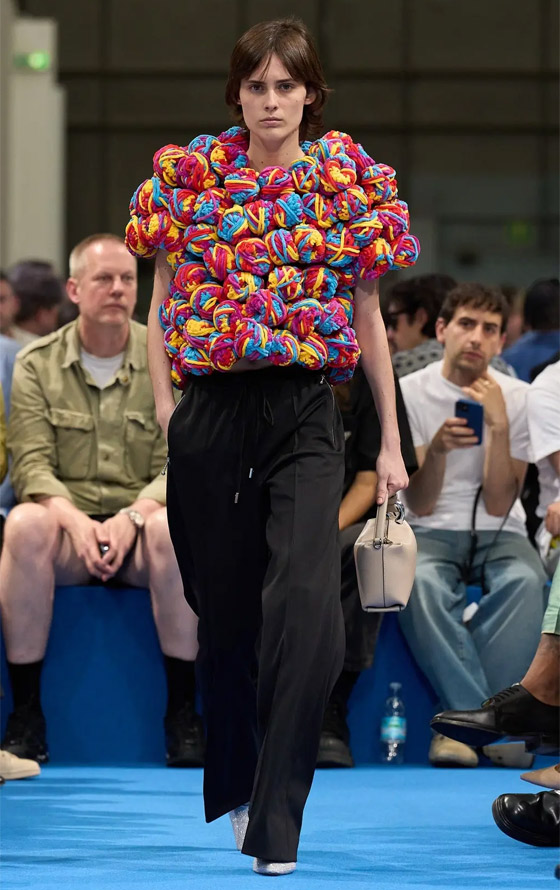 ما لا تعرفونه عن الأيرلندي جوناثان أندرسون.. أفضل مصمم للعام 2023 صورة رقم 5