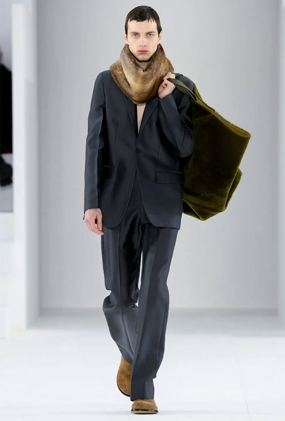 ما لا تعرفونه عن الأيرلندي جوناثان أندرسون.. أفضل مصمم للعام 2023 صورة رقم 8