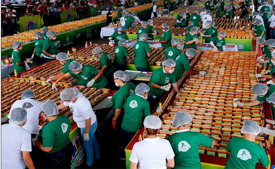 أكلة عربية وأطول بيتزا.. أغرب 10 وجبات دخلت موسوعة جينيس (صور) صورة رقم 4