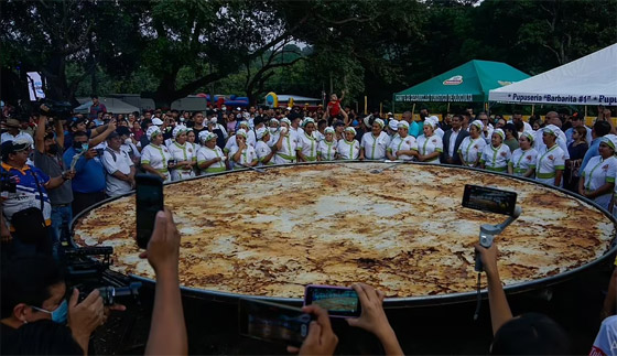 أكلة عربية وأطول بيتزا.. أغرب 10 وجبات دخلت موسوعة جينيس (صور) صورة رقم 5