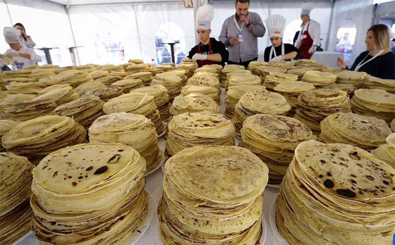 أكلة عربية وأطول بيتزا.. أغرب 10 وجبات دخلت موسوعة جينيس (صور) صورة رقم 9