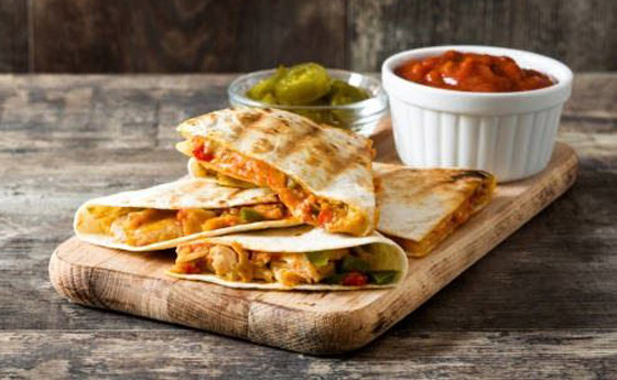 كاساديا الدجاج بالطريقة المكسيكية.. حضروها بهذه الوصفة الشهية! صورة رقم 1