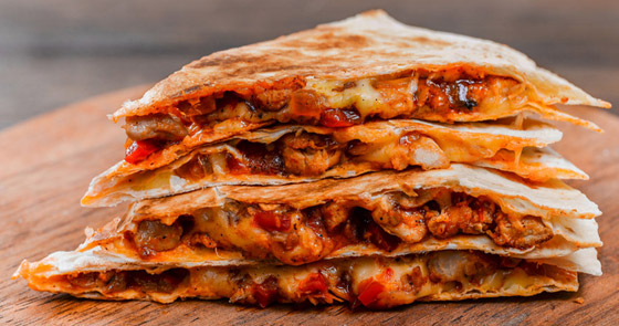 كاساديا الدجاج بالطريقة المكسيكية.. حضروها بهذه الوصفة الشهية! صورة رقم 2