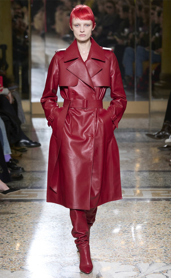 بالصور: أفكار لتنسيق المعطف الأحمر في إطلالات رأس السنة صورة رقم 3