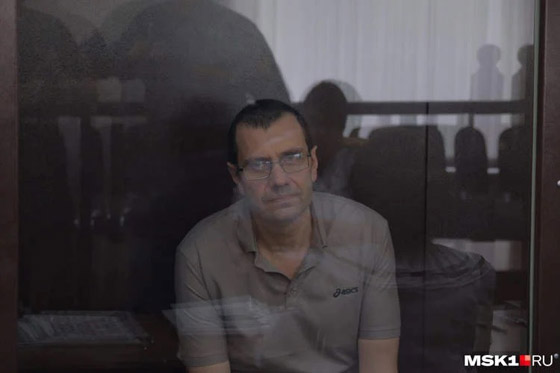 عالم يمضي 10 أشهر في السجن بسبب خطأ من الذكاء الاصطناعي صورة رقم 1