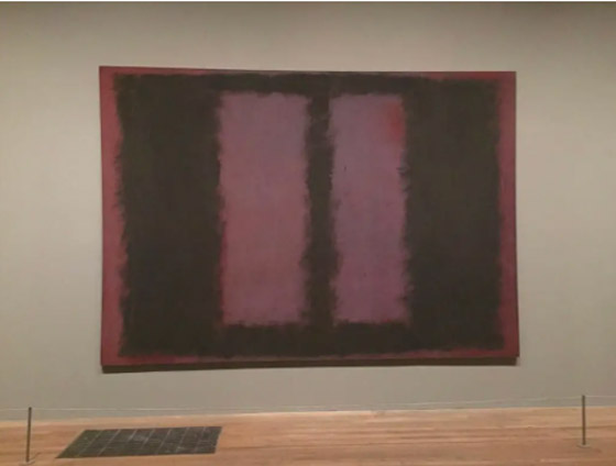 أعمال فنية انشهرت بسبب عرضها رأساً على عقب في المعارض صورة رقم 3