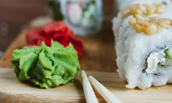 بشرى لمحبي السوشي.. فوائد جمة للوسابي الحار أبرزها تعزيز الذاكرة صورة رقم 1