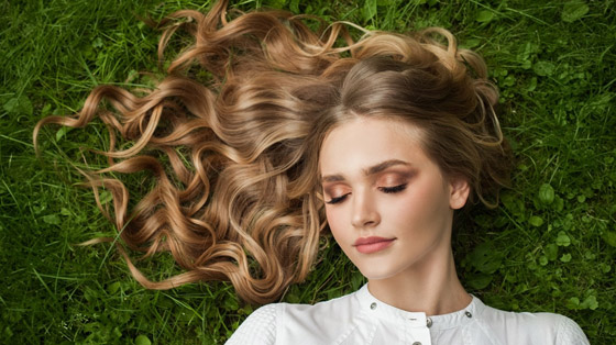 زيت إكليل الجبل.. فوائد جمالية تهم النساء صورة رقم 1