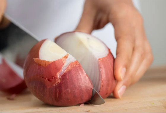 6 فوائد صحية مهمة لتناول البصل النيئ... ما هي؟ صورة رقم 1