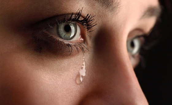 لدموع النساء رائحة.. لن تتخيل ما تفعله بالرجال.. تأثيرها صادم! صورة رقم 6 لدموع النساء رائحة.. لن تتخيل ما تفعله بالرجال.. تأثيرها صادم! صورة رقم 6