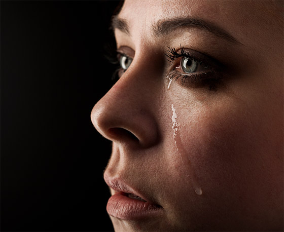 لدموع النساء رائحة.. لن تتخيل ما تفعله بالرجال.. تأثيرها صادم! صورة رقم 3 لدموع النساء رائحة.. لن تتخيل ما تفعله بالرجال.. تأثيرها صادم! صورة رقم 3