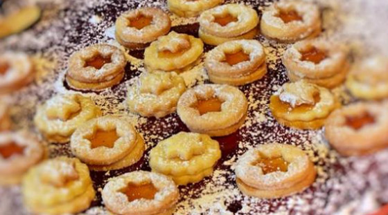 اليكم طريقة تحضير بسكويت الزبدة المحشي بالمربى الشهي صورة رقم 4