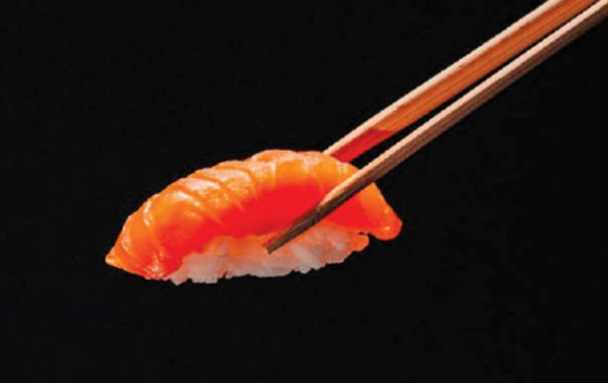 بحبة أرز واحدة.. طبق سوشي غريب يشغل اليابان صورة رقم 5