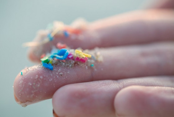 ابتكار مغناطيس يلتقط المواد البلاستيكية الدقيقة في الماء صورة رقم 3