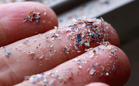 ابتكار مغناطيس يلتقط المواد البلاستيكية الدقيقة في الماء صورة رقم 4