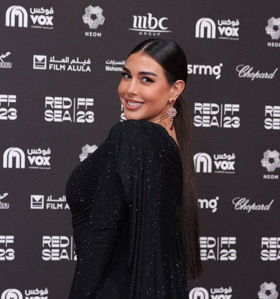 من النجمات.. استلهمي تسريحات شعر سهرة نهاية العام صورة رقم 7