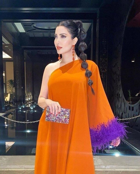 من النجمات.. استلهمي تسريحات شعر سهرة نهاية العام صورة رقم 1