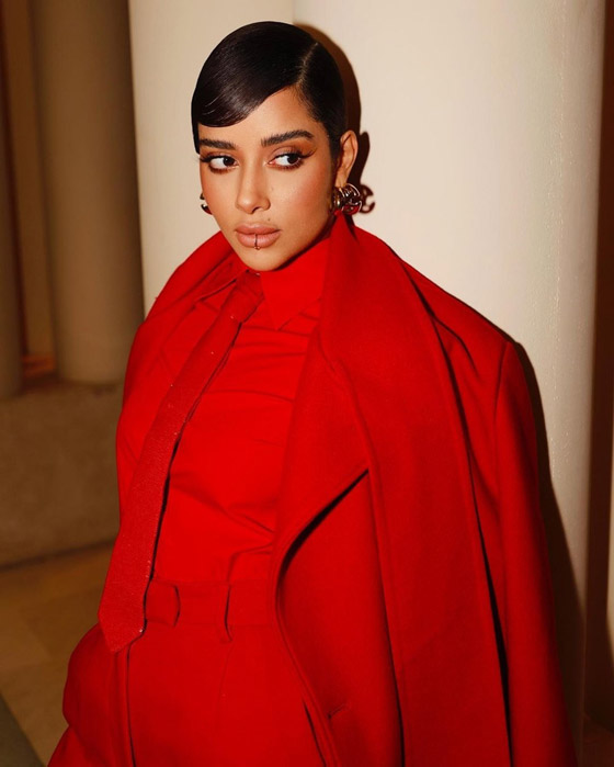 من النجمات.. استلهمي تسريحات شعر سهرة نهاية العام صورة رقم 3