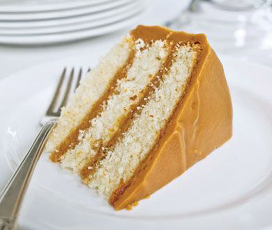 إليكم طريقة تحضير كعكة الفانيلا بصوص الكراميل الشهية صورة رقم 7