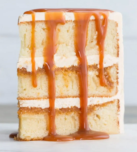 إليكم طريقة تحضير كعكة الفانيلا بصوص الكراميل الشهية صورة رقم 9