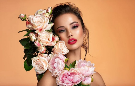 إطلالات مكياج جديدة لاستقبال 2024 وحيل جمالية تبرز ملامحك صورة رقم 1