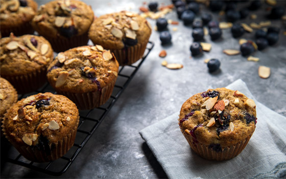 إليكم طريقة تحضير مافن البلوبيري واللوز بمذاق طازج وطيب صورة رقم 4