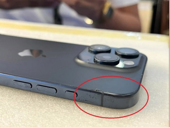 صور تظهر عيباً في الزجاج الخلفي لآي فون 15 برو صورة رقم 2