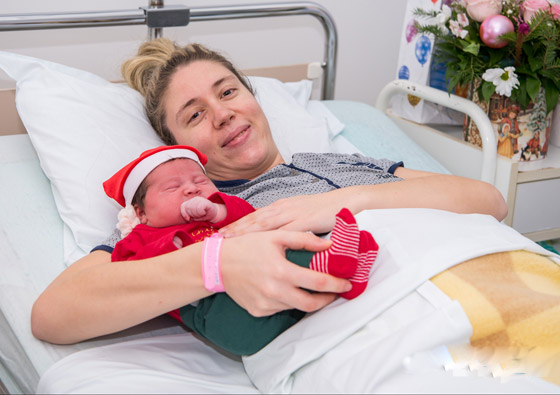 صور: ولادة طفلتين توأمين.. في سنتين مختلفتين! صورة رقم 3