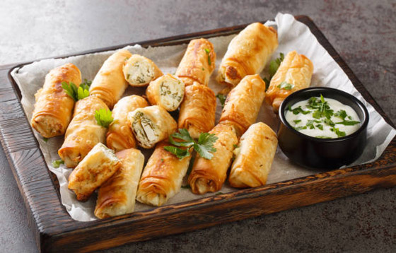 إليكم طريقة تحضير فطيرة السبانخ بالجبن بعجينة الفيلو صورة رقم 2