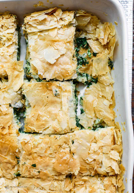 إليكم طريقة تحضير فطيرة السبانخ بالجبن بعجينة الفيلو صورة رقم 5