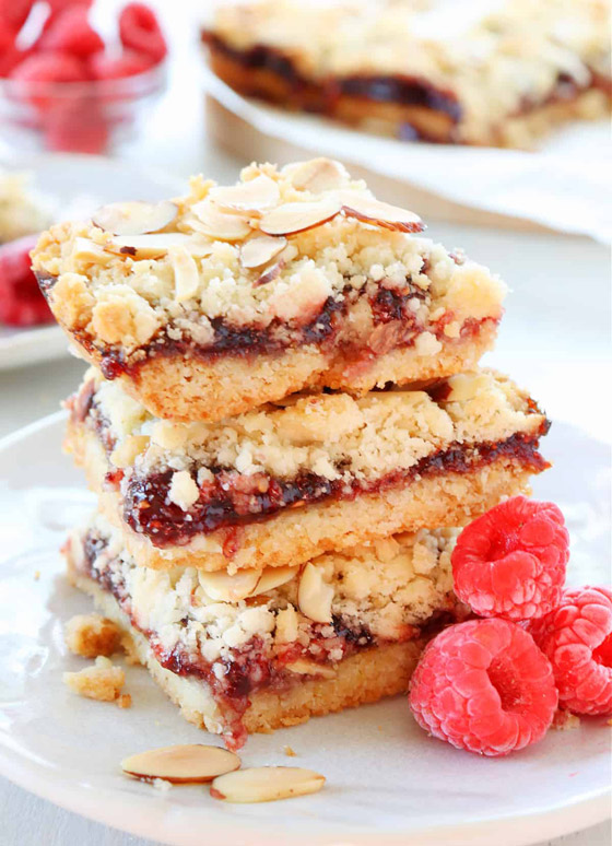 إليكم طريقة تحضير كعكة محشية بالمربى.. سهلة ولذيذة صورة رقم 3