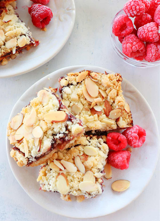 إليكم طريقة تحضير كعكة محشية بالمربى.. سهلة ولذيذة صورة رقم 4