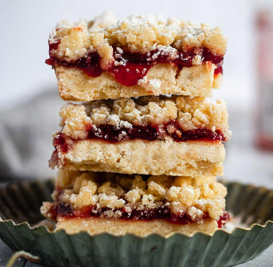 إليكم طريقة تحضير كعكة محشية بالمربى.. سهلة ولذيذة صورة رقم 5