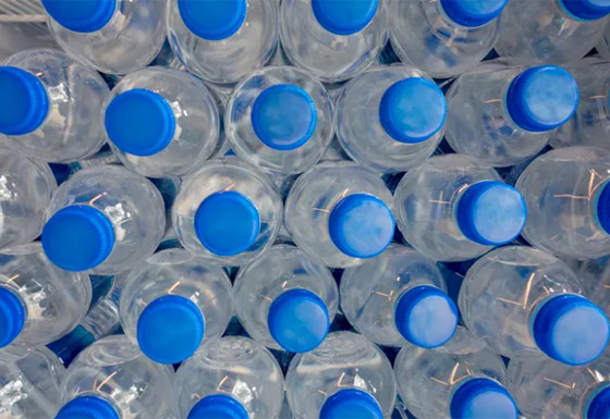 نشتريها كلنا.. دراسة تفجر معلومة صادمة حول زجاجات المياه صورة رقم 2