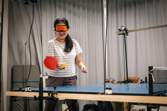 مكفوف يلعب تنس الطاولة.. ابتكار طالبة أسترالية (صور) صورة رقم 3