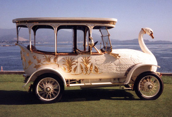 صورة رقم 5 - على شكل بجعة.. قصة السيارة الأكثر جنونا وغرابة في العالم (صور) صورة رقم 5 - على شكل بجعة.. قصة السيارة الأكثر جنونا وغرابة في العالم (صور)