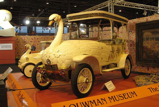 صورة رقم 7 - على شكل بجعة.. قصة السيارة الأكثر جنونا وغرابة في العالم (صور) صورة رقم 7 - على شكل بجعة.. قصة السيارة الأكثر جنونا وغرابة في العالم (صور)