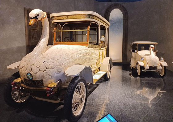 صورة رقم 9 - على شكل بجعة.. قصة السيارة الأكثر جنونا وغرابة في العالم (صور) صورة رقم 9 - على شكل بجعة.. قصة السيارة الأكثر جنونا وغرابة في العالم (صور)