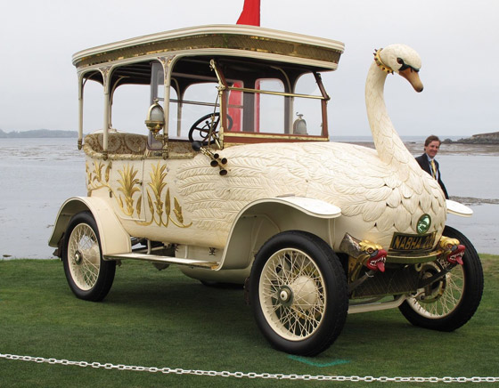 صورة رقم 12 - على شكل بجعة.. قصة السيارة الأكثر جنونا وغرابة في العالم (صور) صورة رقم 12 - على شكل بجعة.. قصة السيارة الأكثر جنونا وغرابة في العالم (صور)